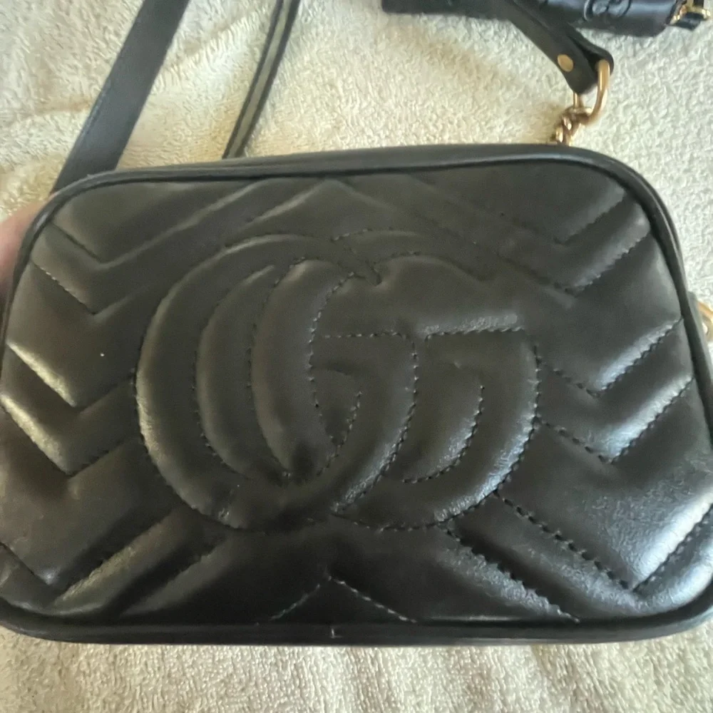 Black Gucci purse and matching gucci wallet used only a handful of times! - Picture 8 of 16